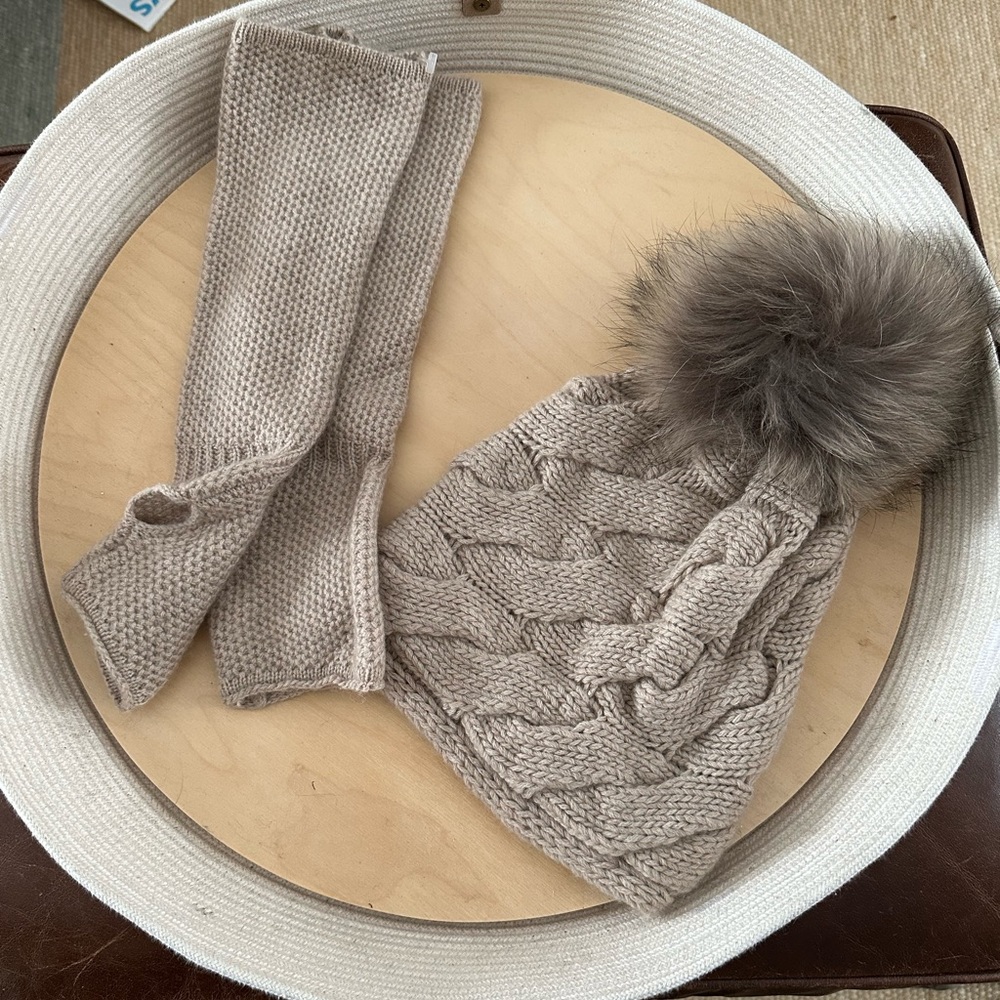 NWOT Inverni Cashmere Hat and Glove Set